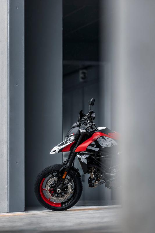 Foto COMMERCIAL Padova Location privata Ducati Hyper RVE
